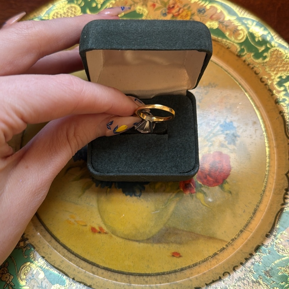 Elegant Silver/Gold Toned Ring with Clear Gemstone - Picture 4 of 5
